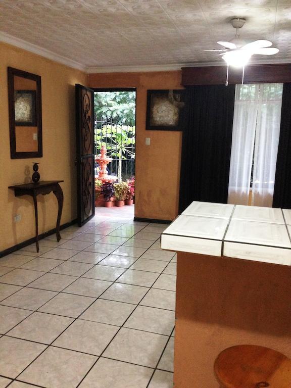 Melrost Airport Bed & Breakfast Alajuela Exterior foto