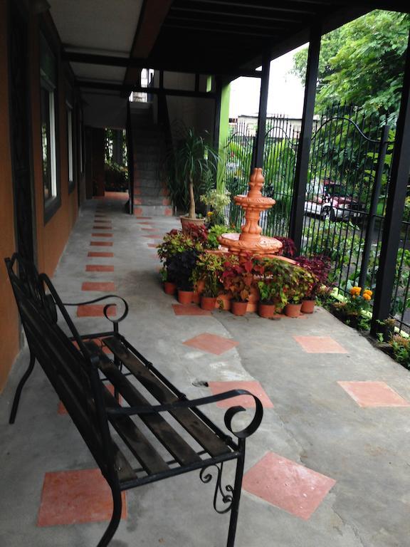 Melrost Airport Bed & Breakfast Alajuela Exterior foto