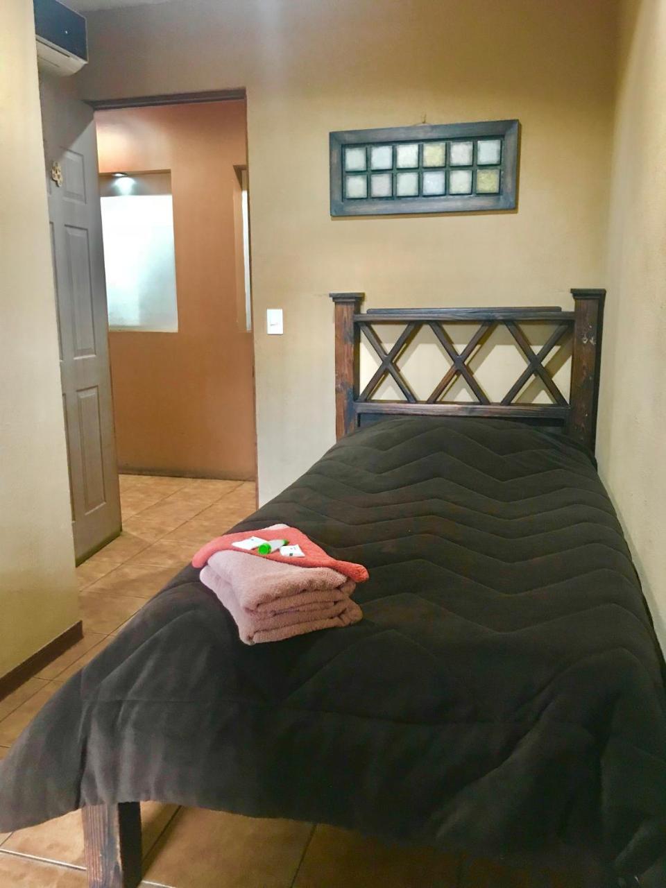 Melrost Airport Bed & Breakfast Alajuela Exterior foto